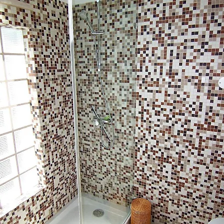 Santa Engracia - Altstadt Лиссабон